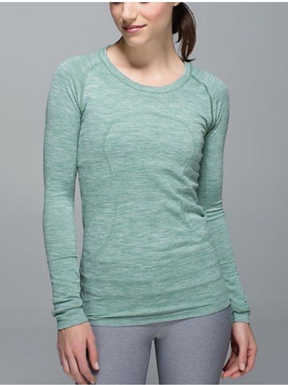 Lululemon Run: Swiftly Tech Long Sleeve Crew
Space Dye Heathered Vintage Green